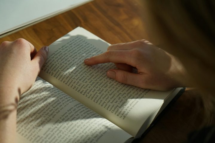 Wat zijn motieven in een boek? - Seniorenmagazine.nl
